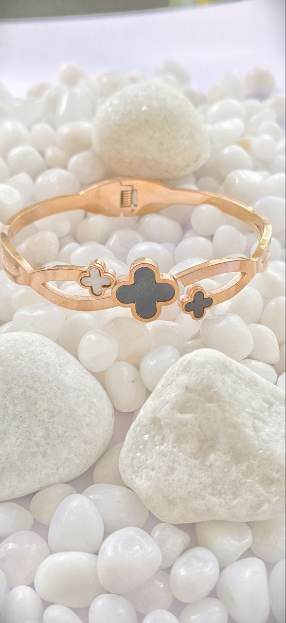 The Enamel Clover Trio